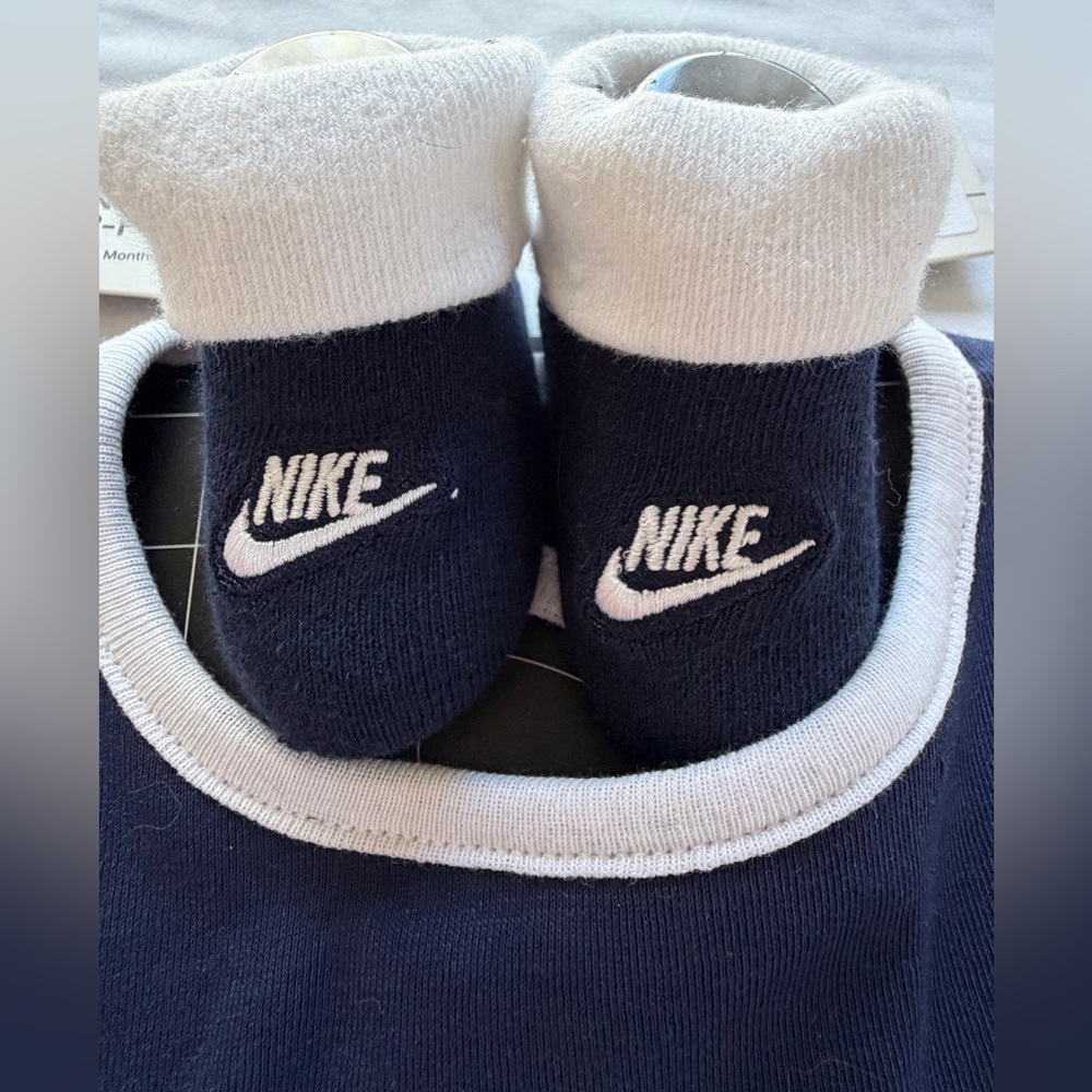 Nike Navy and White Baby Bib and Booties Set - Picture 3 of 4